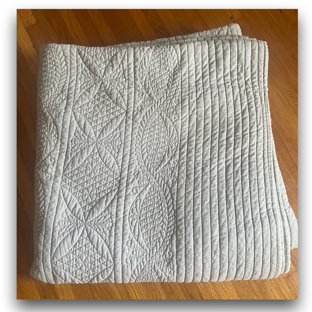 Pottery Barn Hanna Cotton/Linen Quilt • Full/Queen
